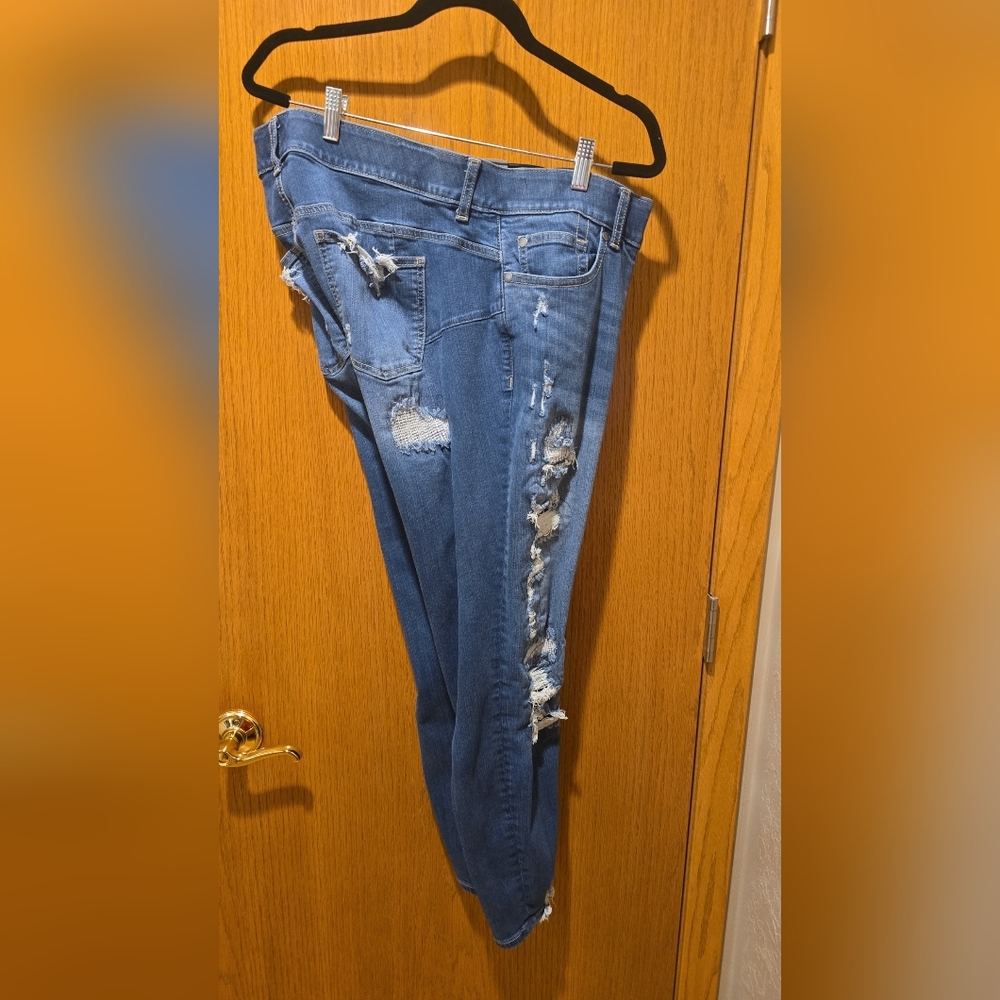 Torrid 18R Blue Medium Wash Bombshell Skinny Jeans Worn Once Excellent Condition - Picture 4 of 7